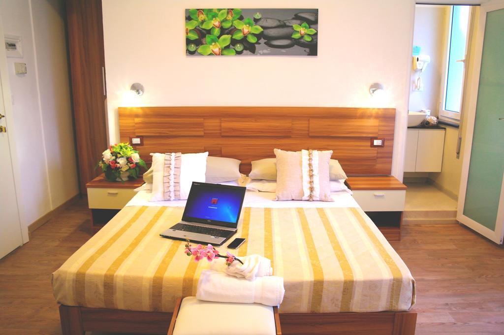 Hotel Spiaggia Marconi Римини Екстериор снимка