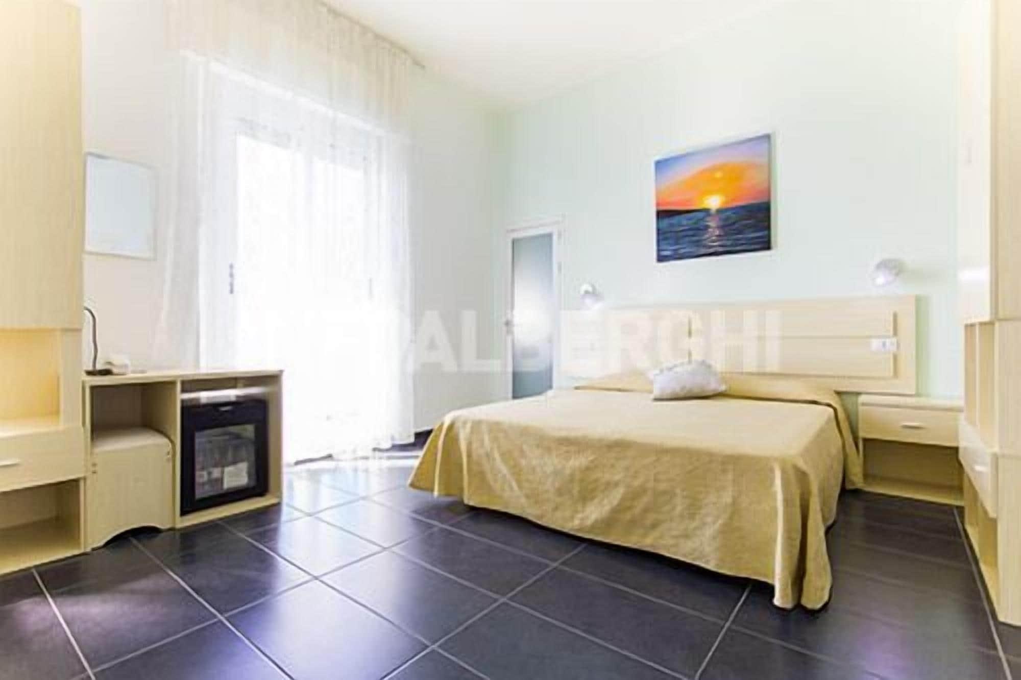 Hotel Spiaggia Marconi Римини Екстериор снимка