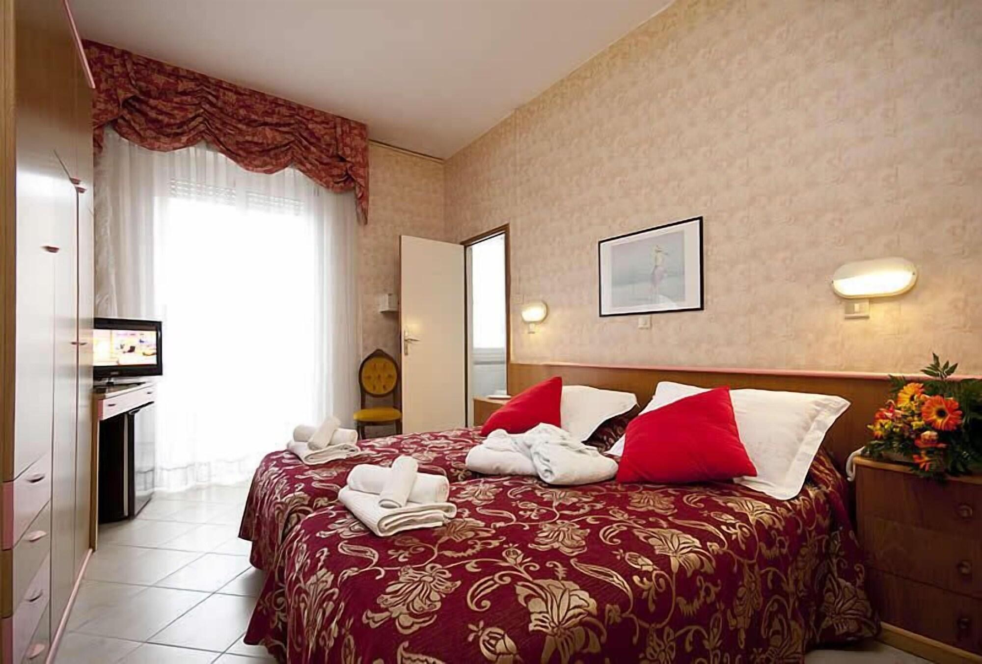 Hotel Spiaggia Marconi Римини Екстериор снимка