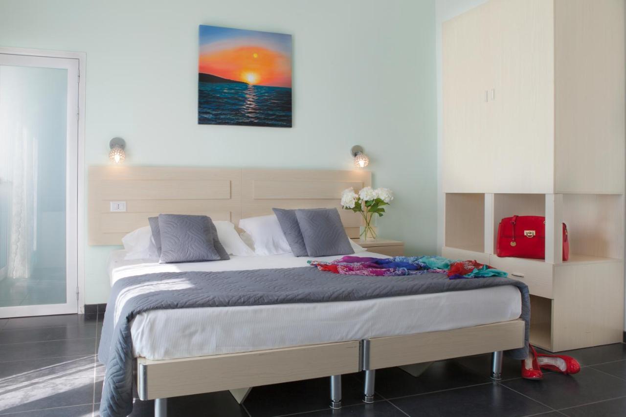 Hotel Spiaggia Marconi Римини Екстериор снимка