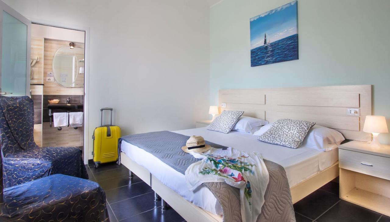 Hotel Spiaggia Marconi Римини Екстериор снимка