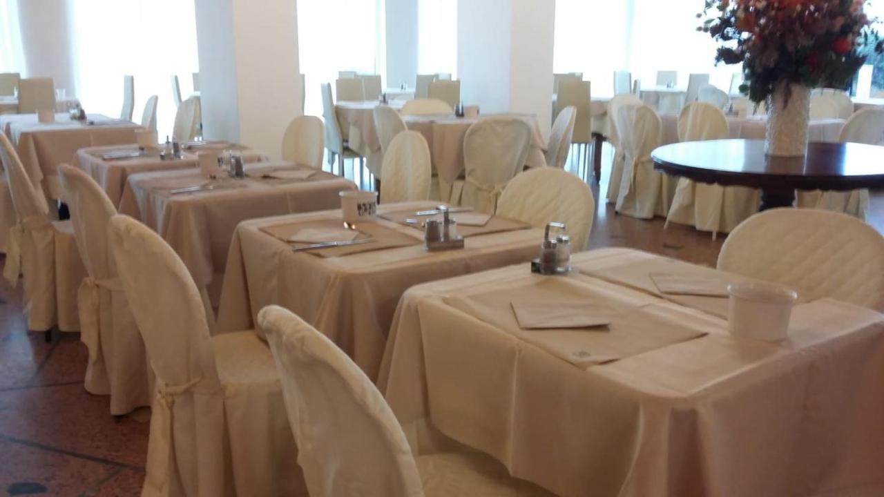 Hotel Spiaggia Marconi Римини Екстериор снимка