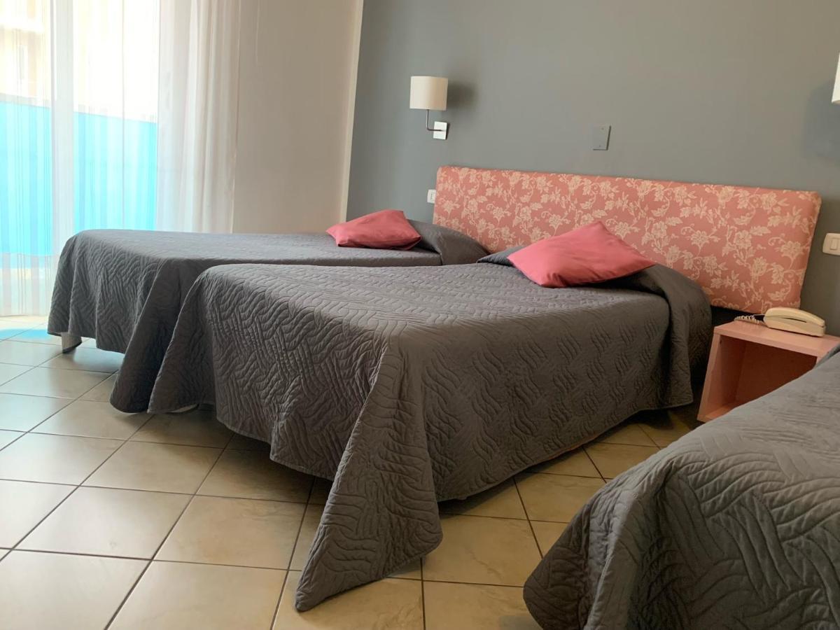 Hotel Spiaggia Marconi Римини Екстериор снимка