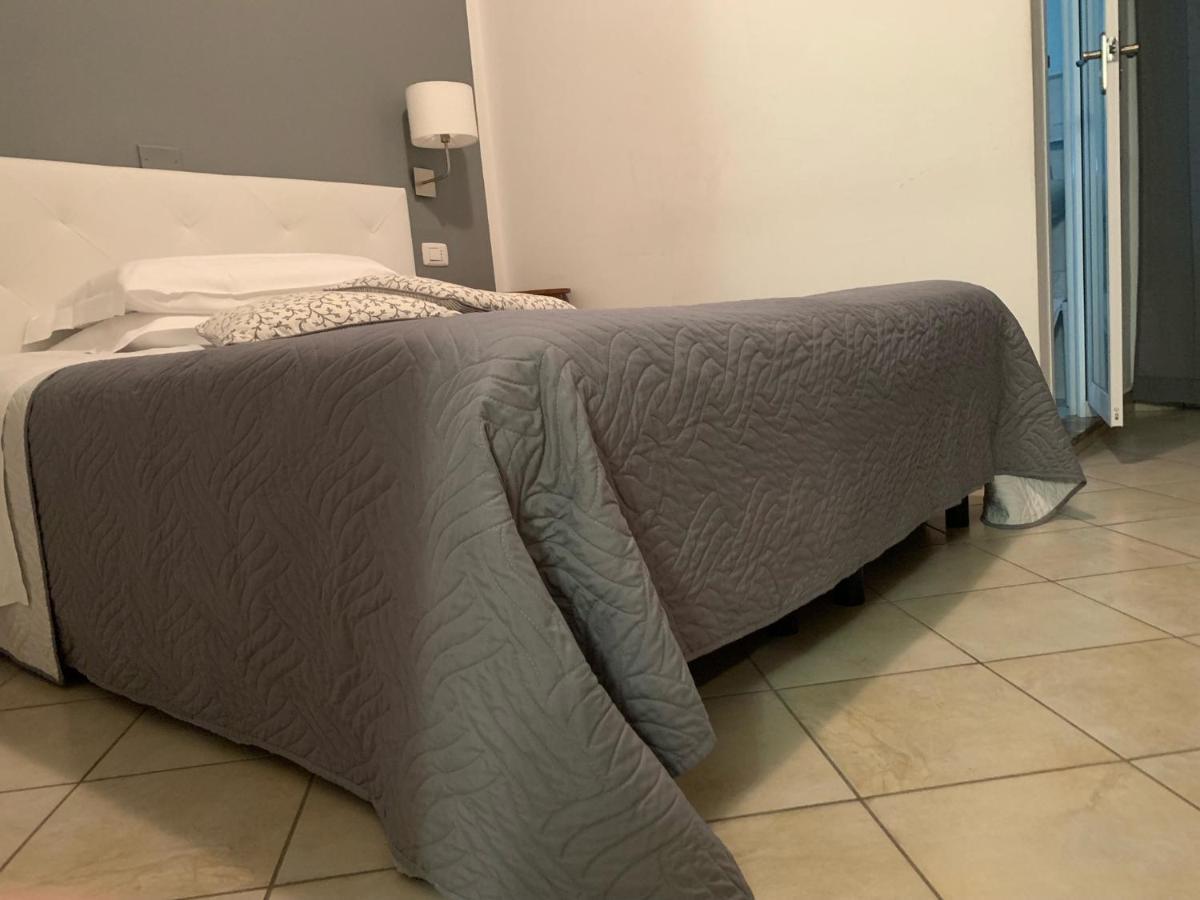 Hotel Spiaggia Marconi Римини Екстериор снимка